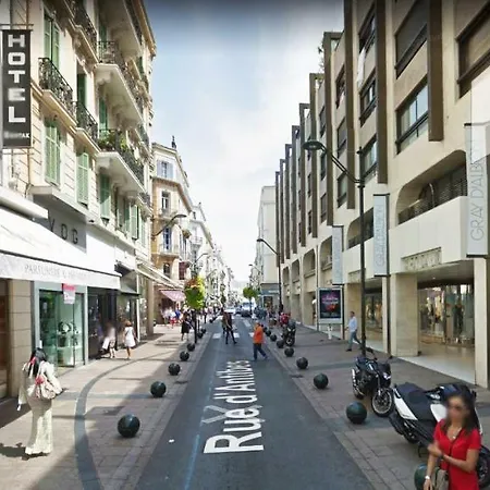 Modern On Rue D'antibes